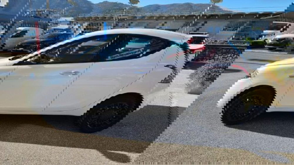 Lancia Ypsilon usata a Lucca (7)