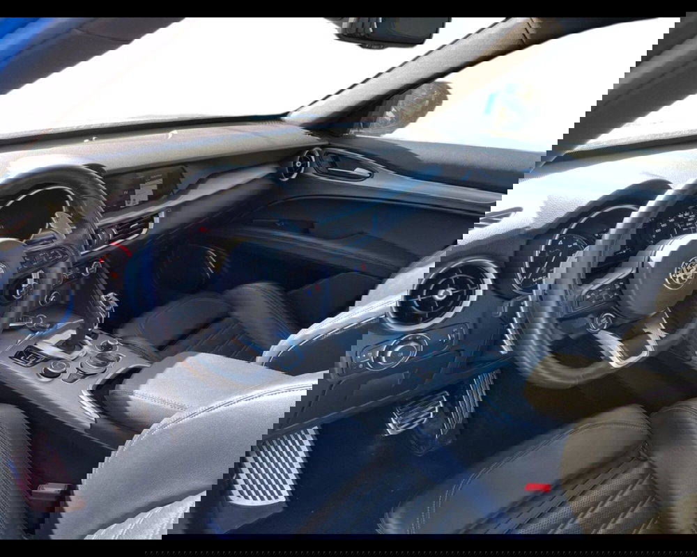 Alfa Romeo Stelvio usata a Torino (4)