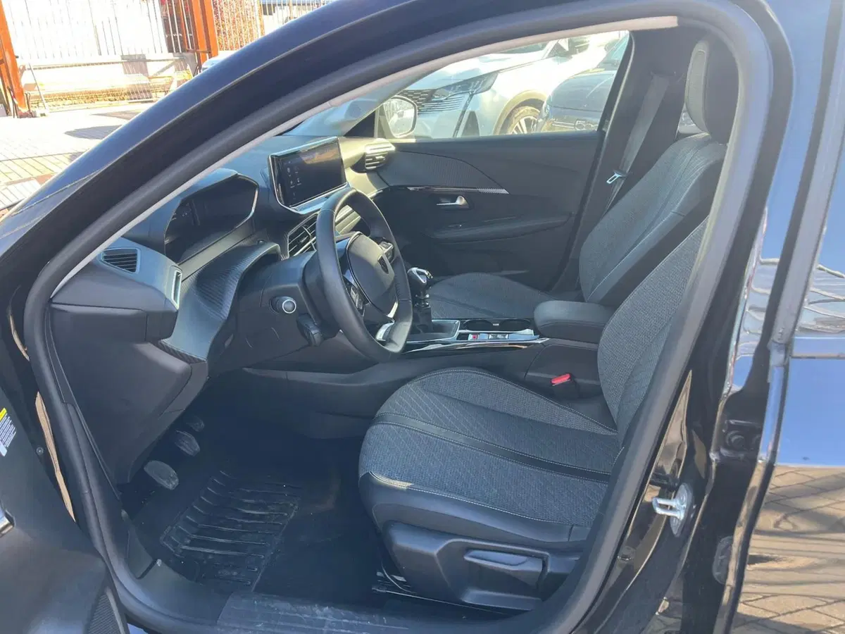 Peugeot 208 usata a Milano (11)