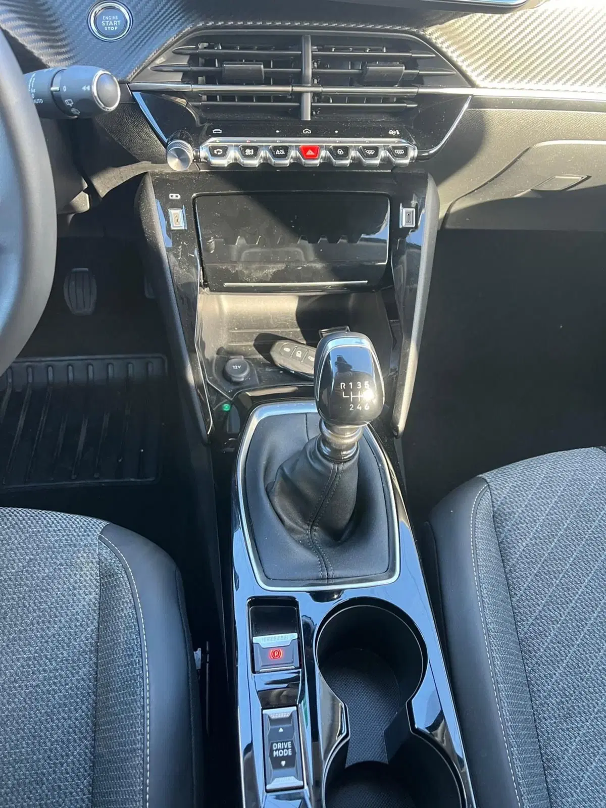 Peugeot 208 usata a Milano (17)