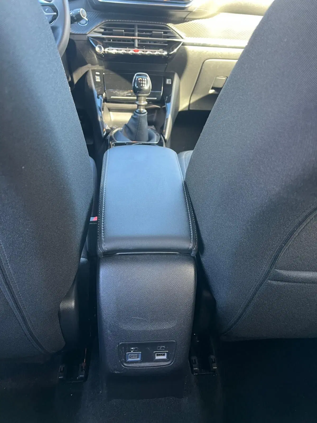 Peugeot 208 usata a Milano (18)