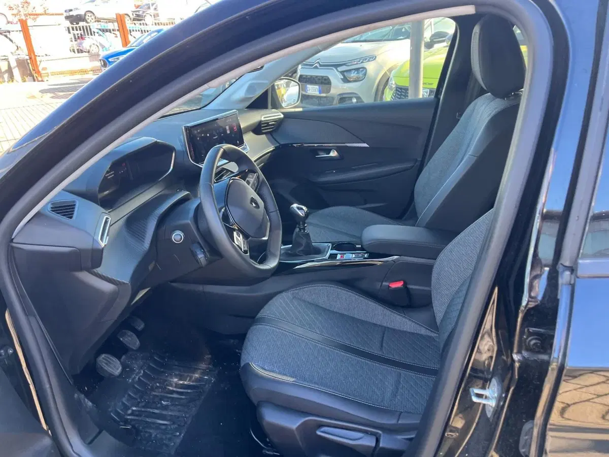Peugeot 208 usata a Milano (11)