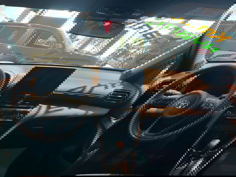 Toyota Yaris Cross nuova a Milano (12)