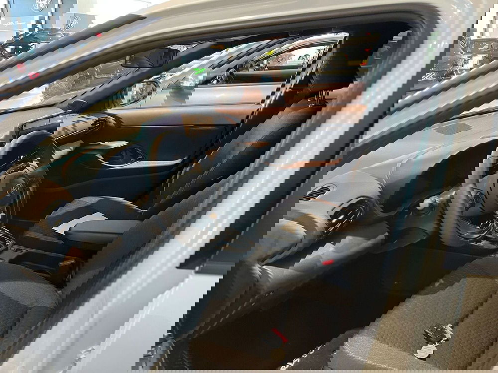 Toyota Yaris Cross nuova a Milano (8)