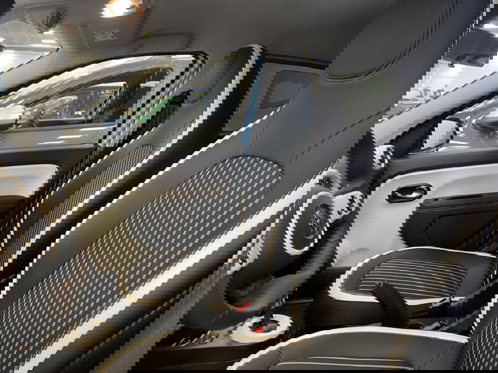 Renault Twingo nuova a Monza e Brianza (11)