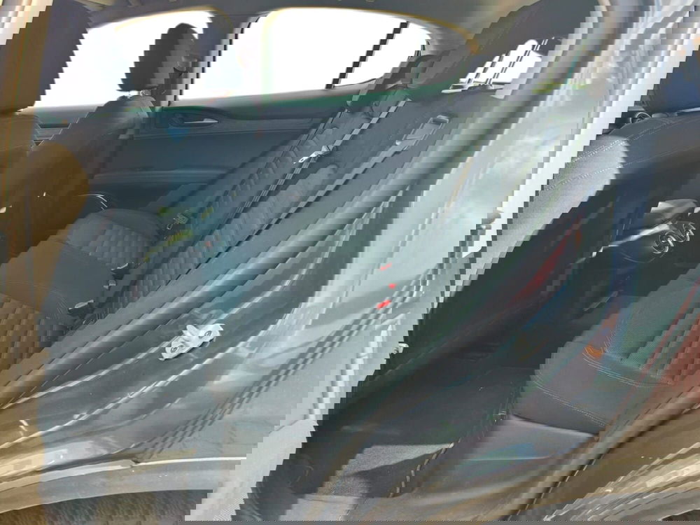 Alfa Romeo Stelvio usata a Pistoia (11)