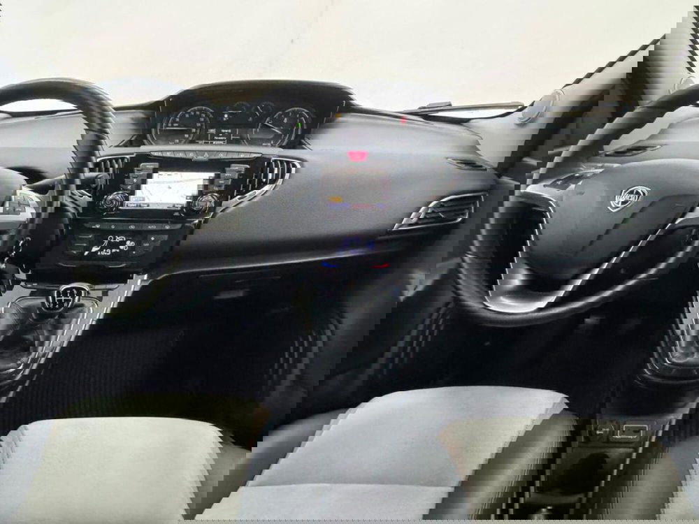 Lancia Ypsilon usata a Como (4)