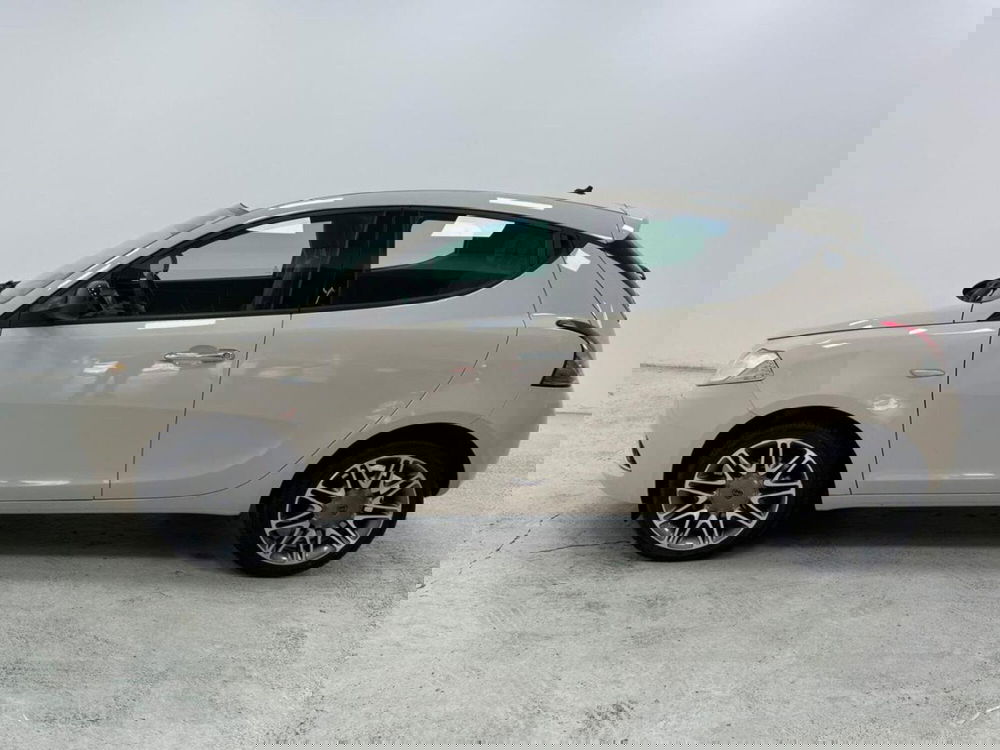 Lancia Ypsilon usata a Como (8)