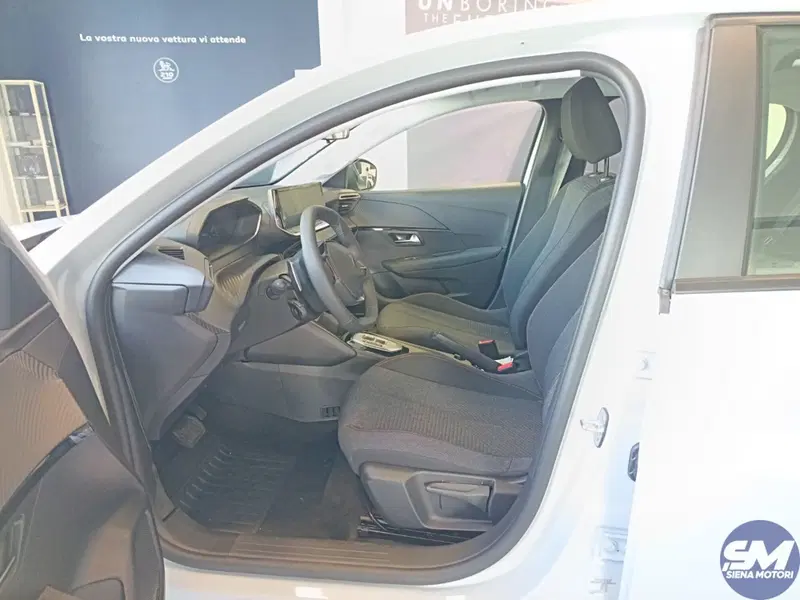 Peugeot 208 nuova a Siena (12)
