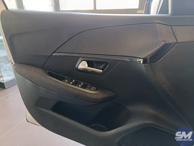 Peugeot 208 nuova a Siena (20)