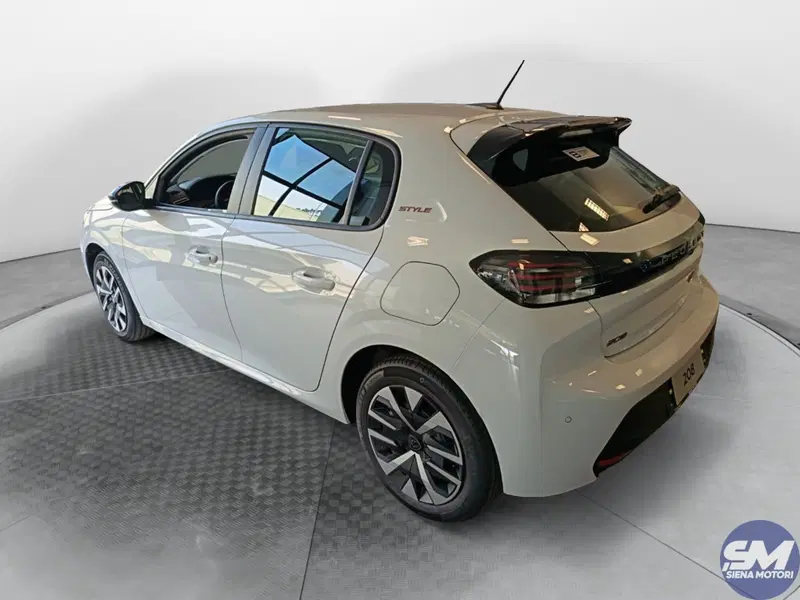 Peugeot 208 nuova a Siena (3)