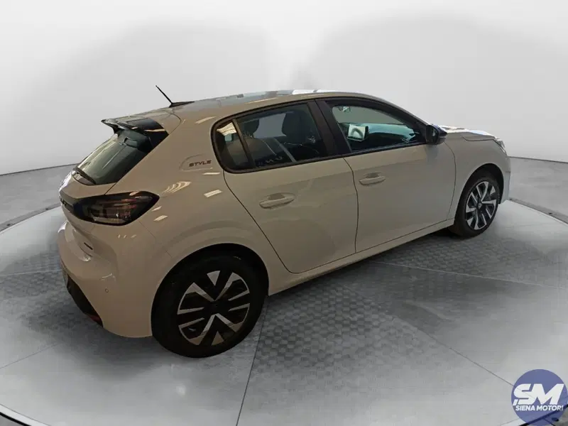 Peugeot 208 nuova a Siena (6)