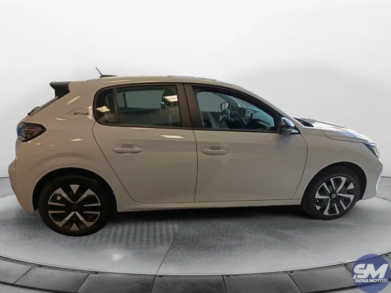 Peugeot 208 nuova a Siena (7)