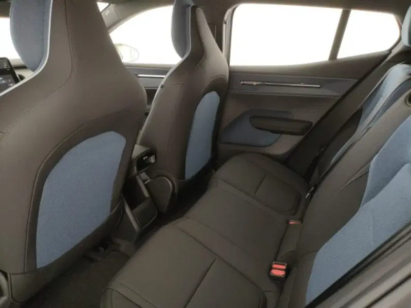 Volvo EX30 nuova a Modena (7)