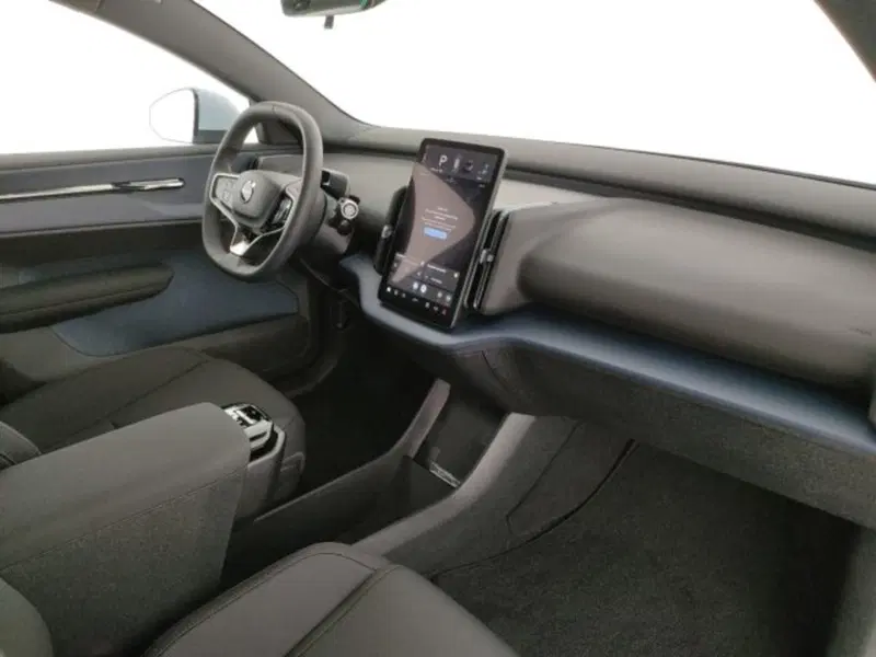 Volvo EX30 nuova a Modena (9)