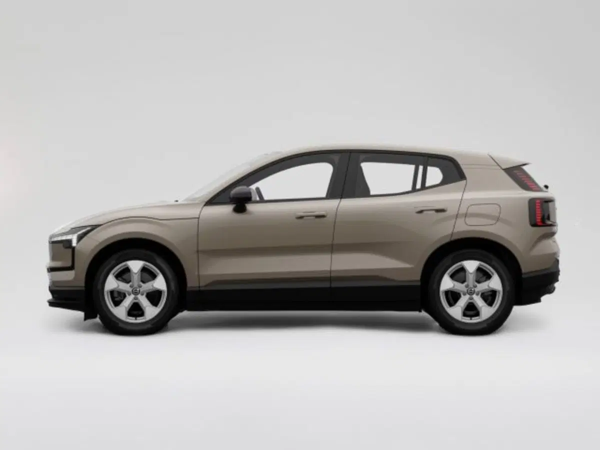 Volvo EX30 nuova a Modena (3)
