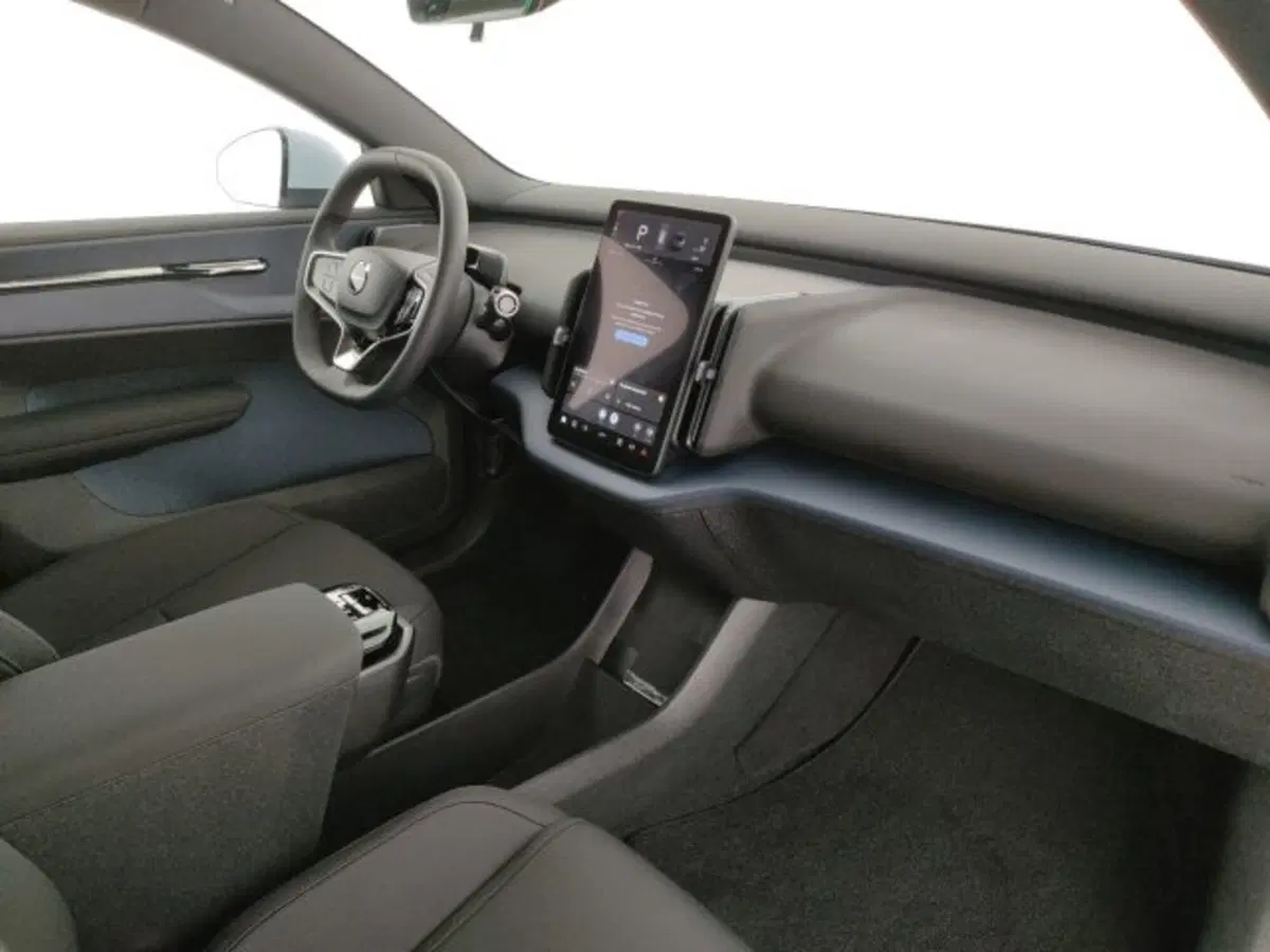 Volvo EX30 nuova a Modena (9)