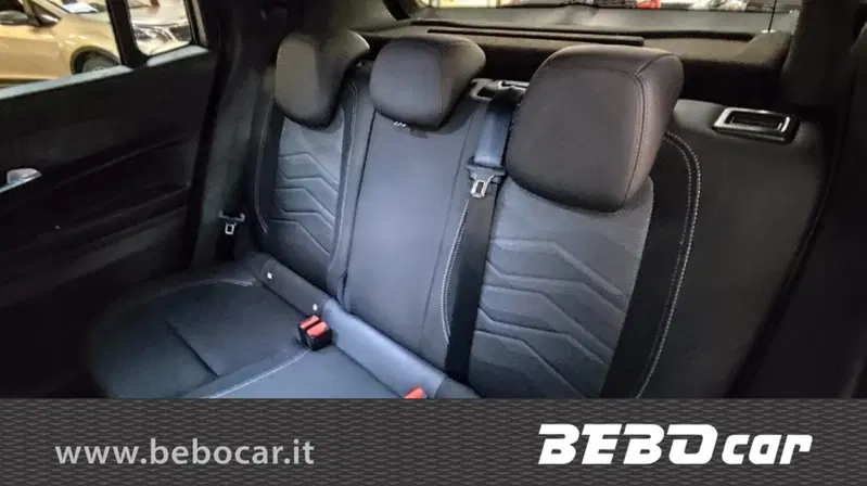 Jeep Avenger nuova a Torino (17)