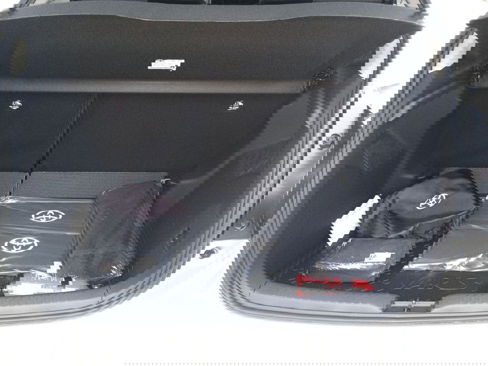 Toyota Yaris nuova a Reggio Calabria (10)