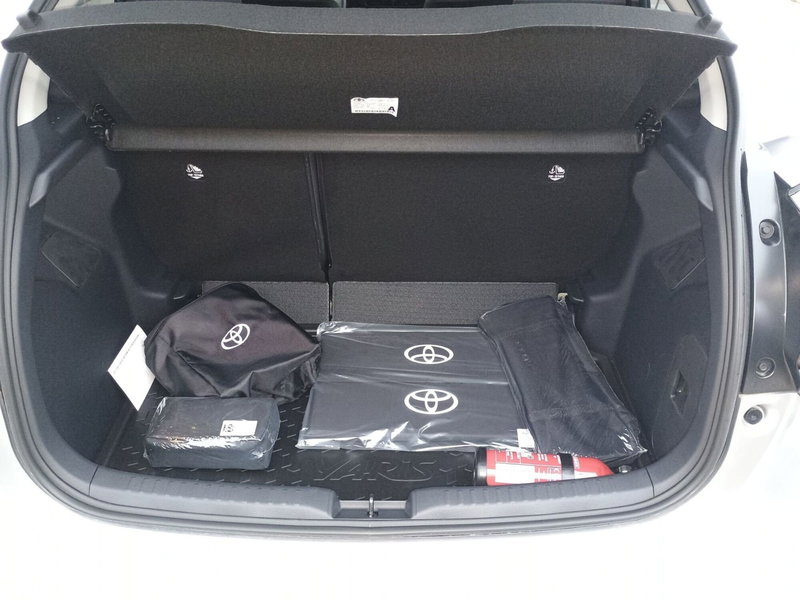 Toyota Yaris nuova a Reggio Calabria (10)