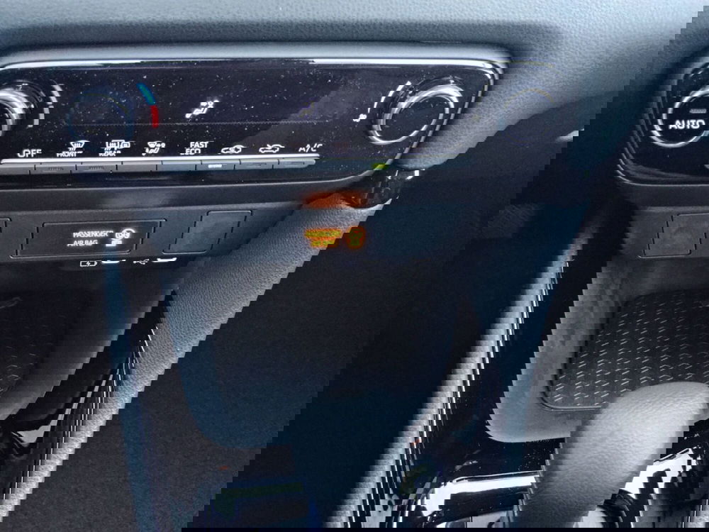 Toyota Yaris nuova a Reggio Calabria (12)