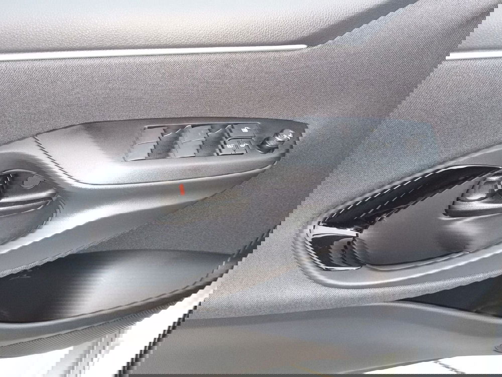 Toyota Yaris nuova a Reggio Calabria (7)