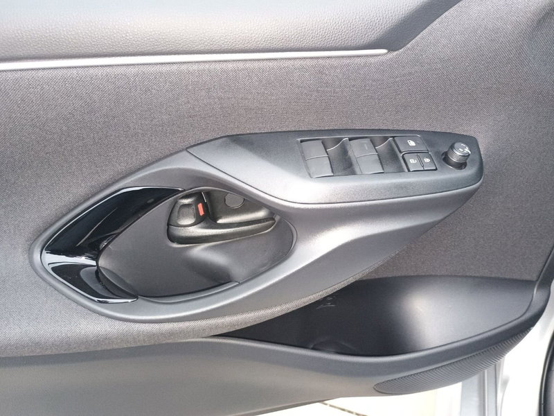 Toyota Yaris nuova a Reggio Calabria (7)