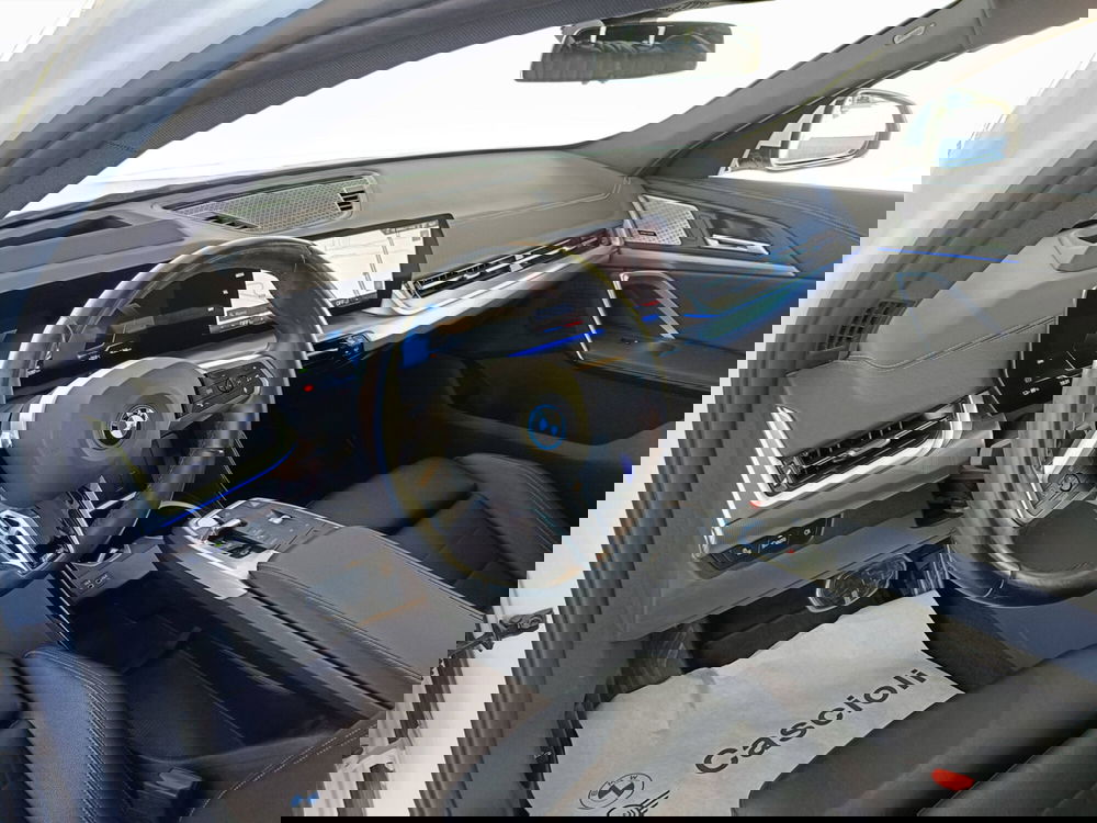 BMW iX2 usata a Ascoli Piceno (7)