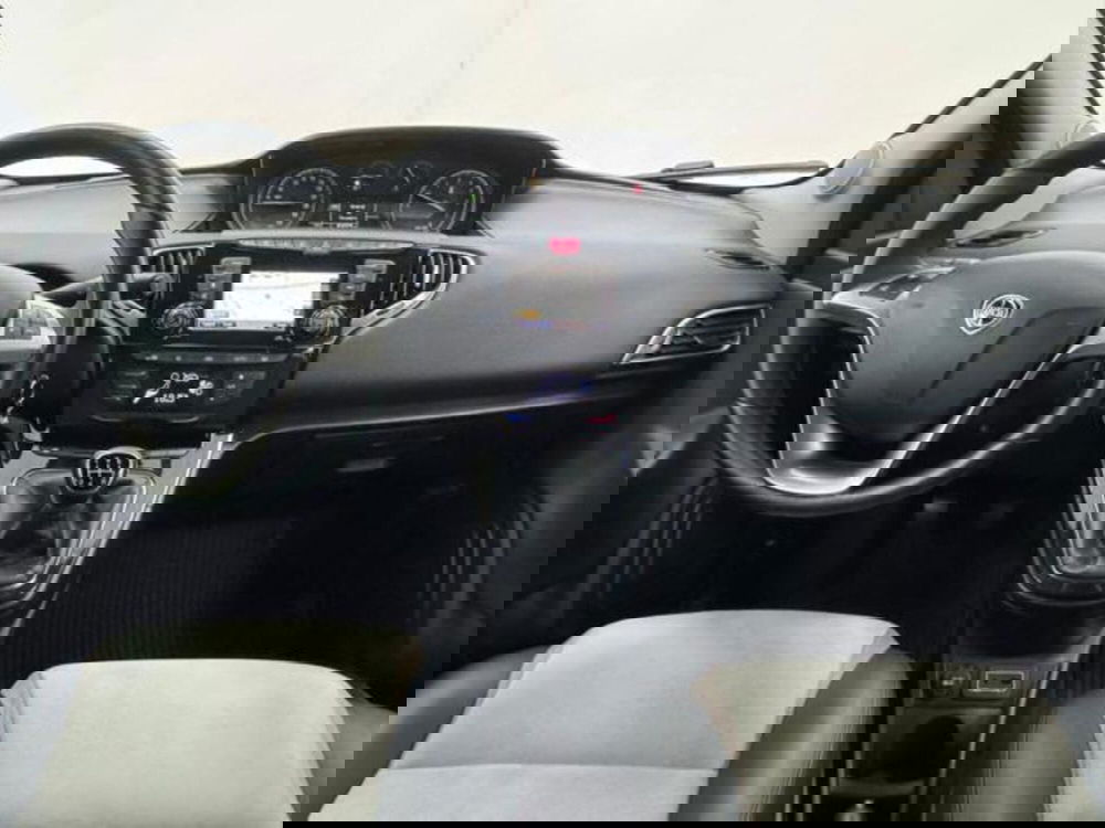 Lancia Ypsilon usata a Como (4)