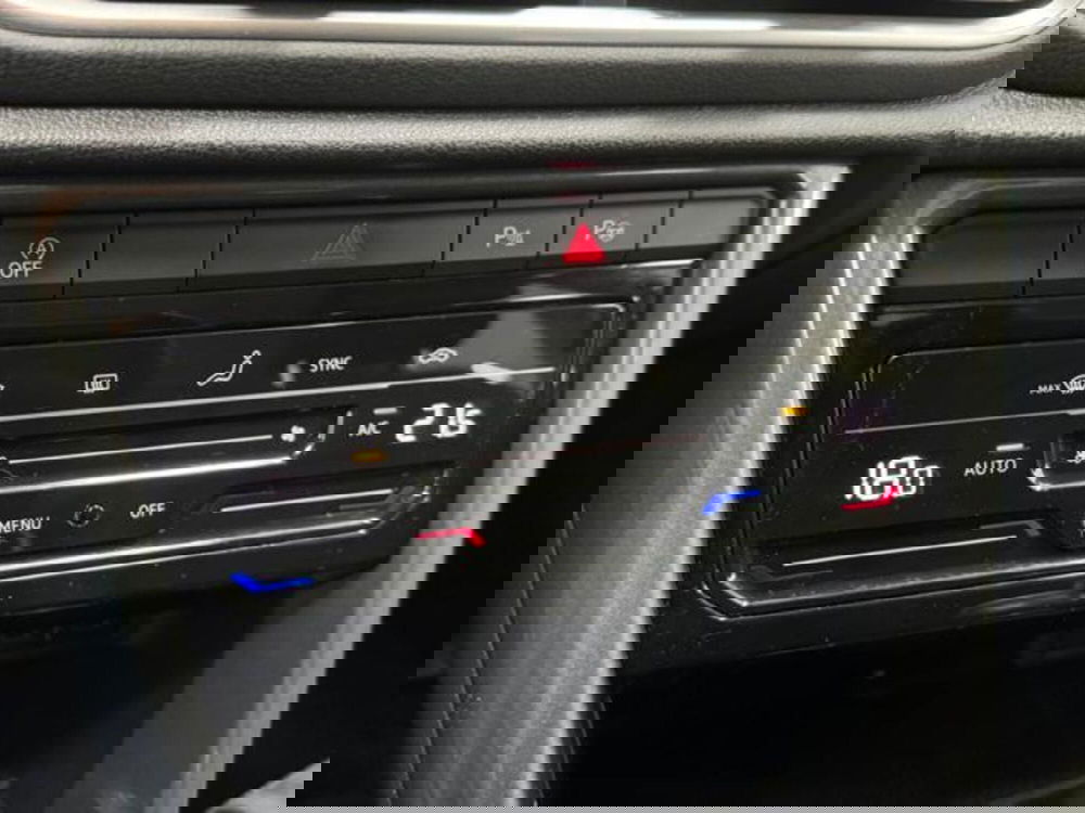 Volkswagen T-Roc usata a Como (18)