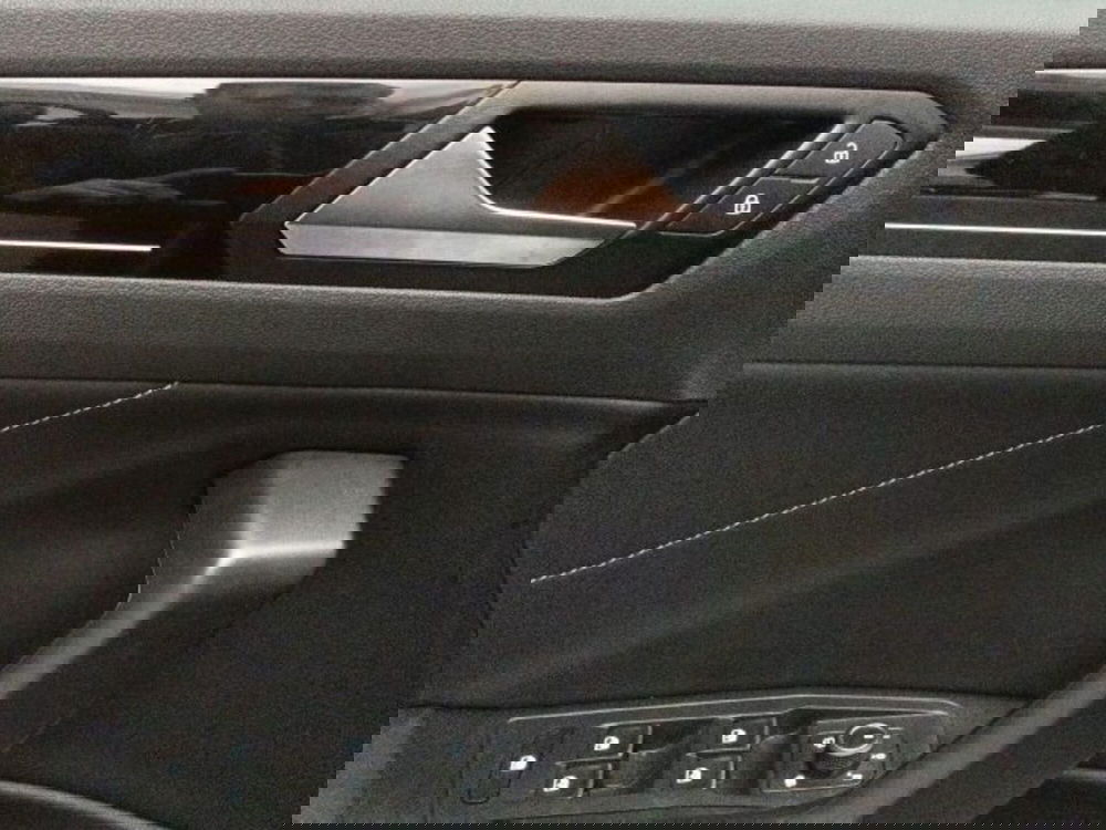 Volkswagen T-Roc usata a Novara (16)