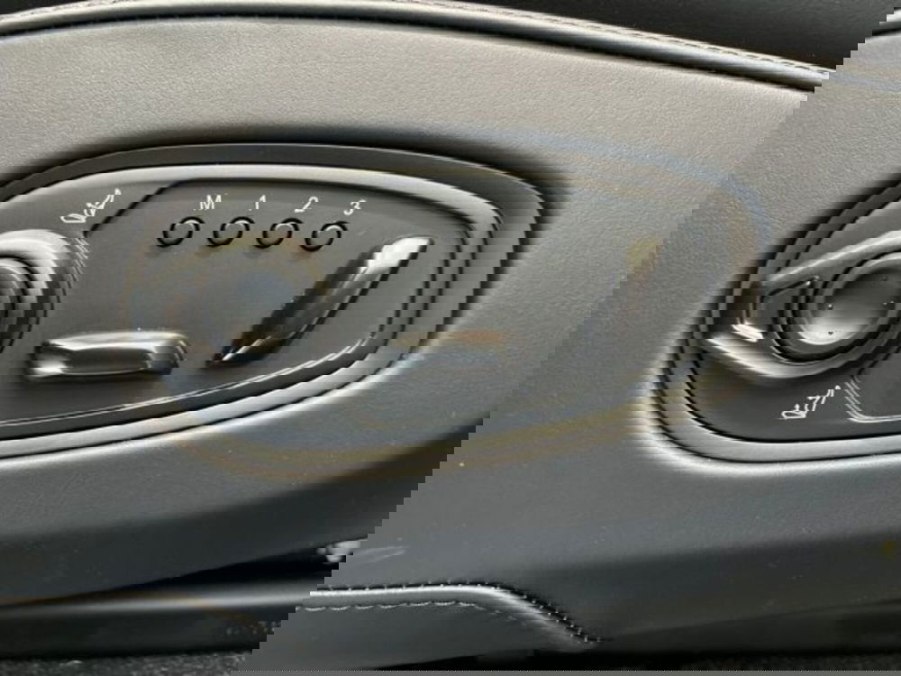 Aston Martin DBX usata a Bologna (18)