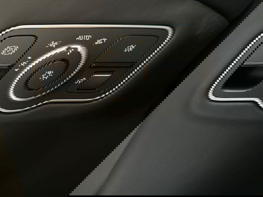 Aston Martin DBX usata a Bologna (19)