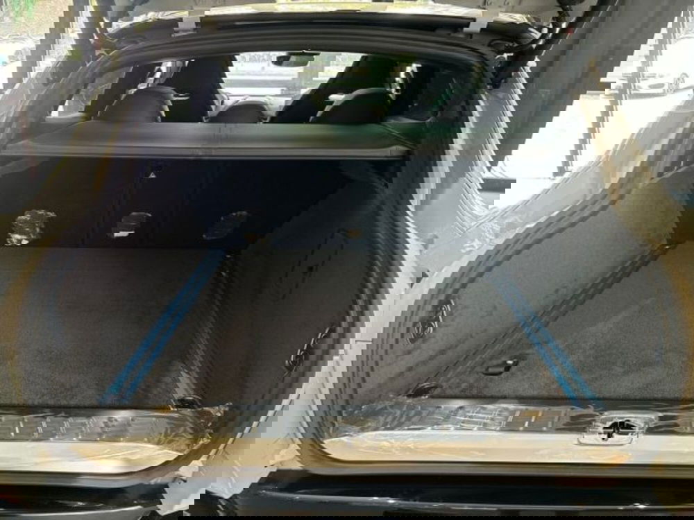 Aston Martin DBX usata a Bologna (7)