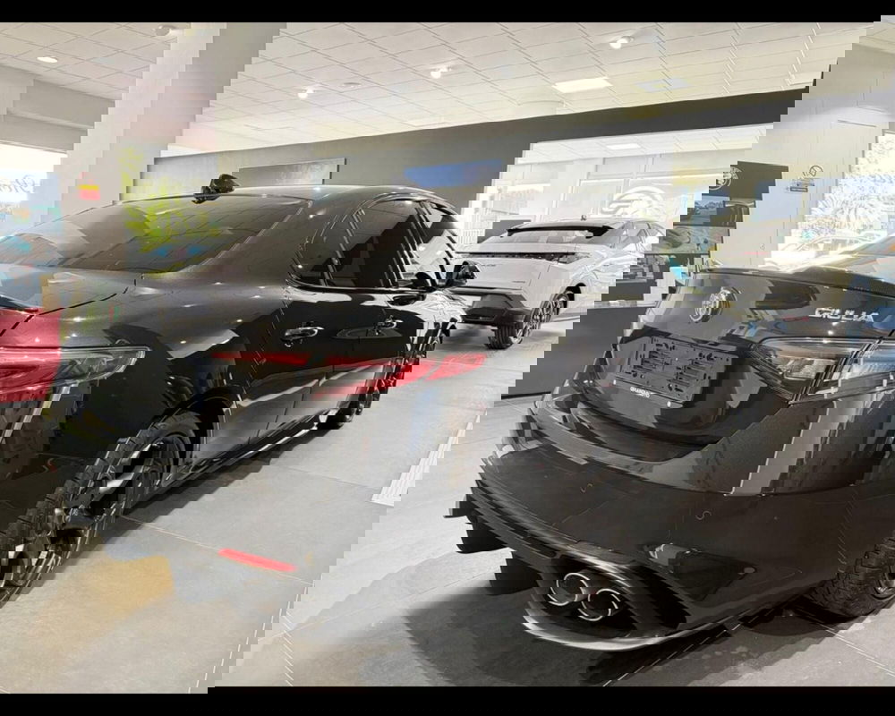 Alfa Romeo Giulia usata a Imperia (5)