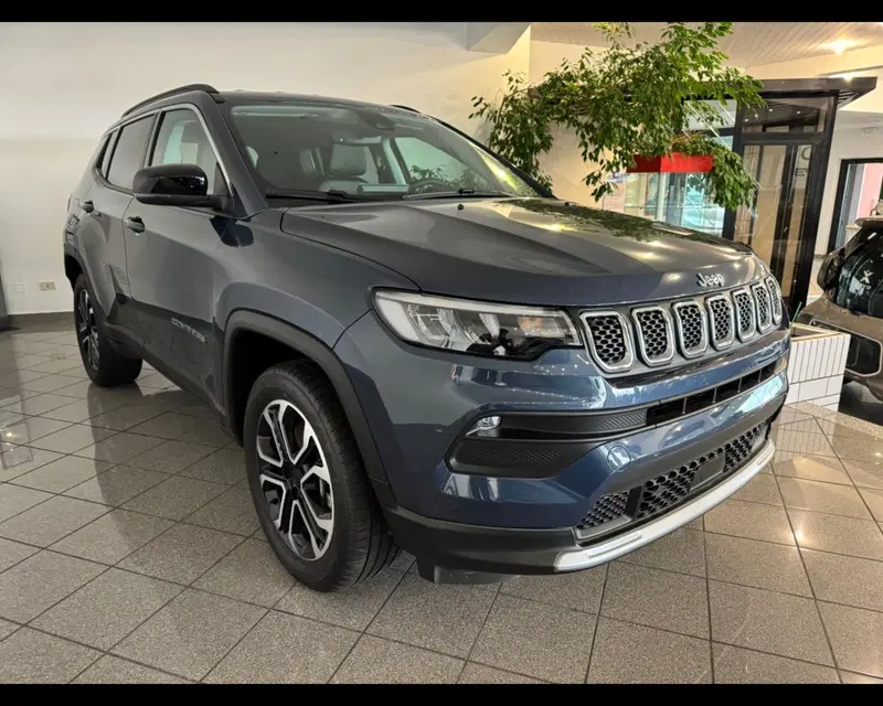 Jeep Compass nuova a Imperia (12)