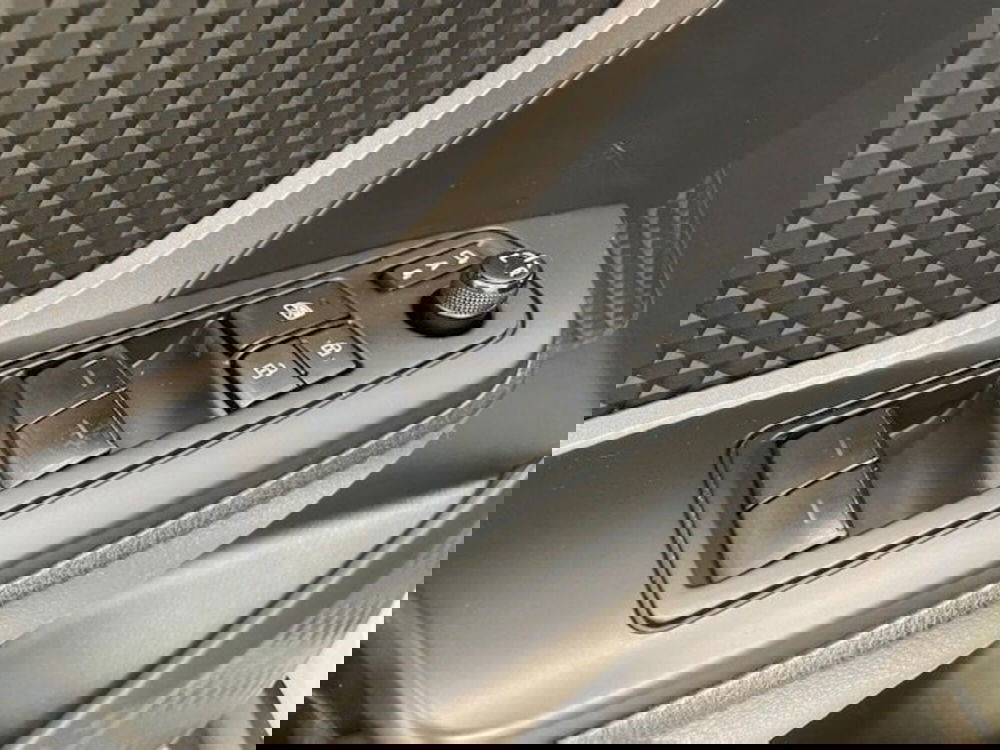 Toyota Toyota C-HR usata a Savona (11)