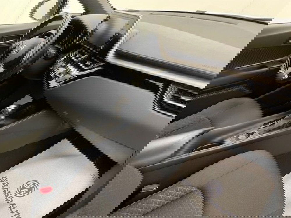 Toyota Toyota C-HR usata a Savona (5)