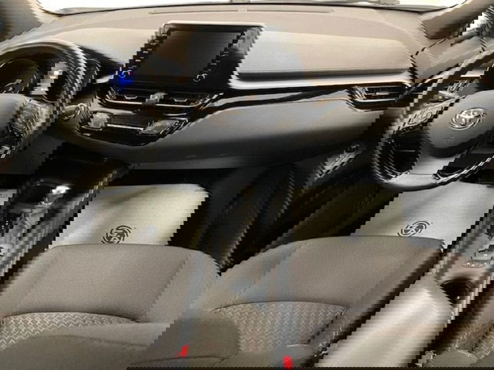 Toyota Toyota C-HR usata a Savona (8)