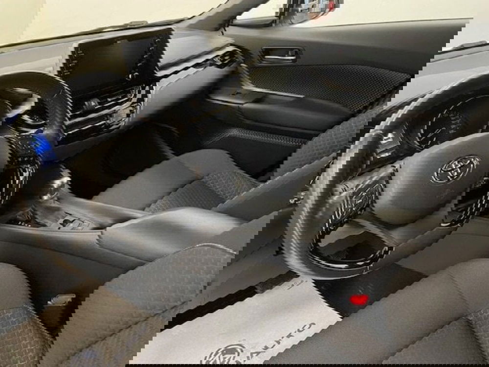Toyota Toyota C-HR usata a Savona (9)