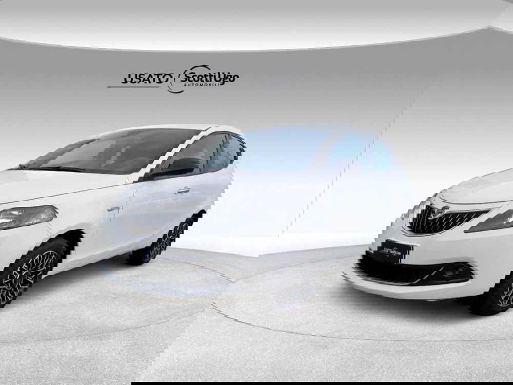 Lancia Ypsilon usata a Siena