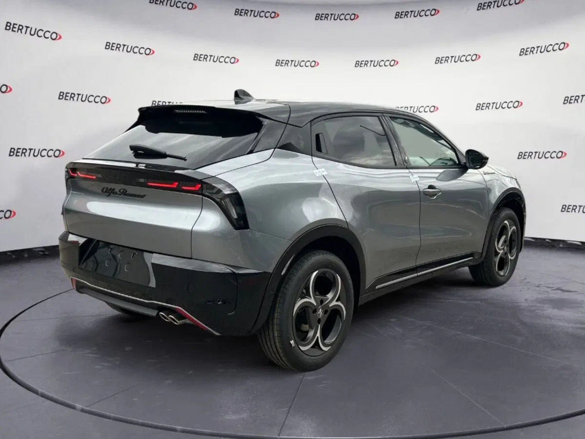 Alfa Romeo Junior nuova a Verona (5)