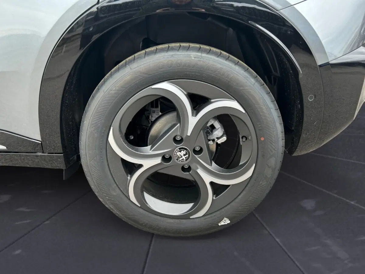 Alfa Romeo Junior nuova a Verona (7)