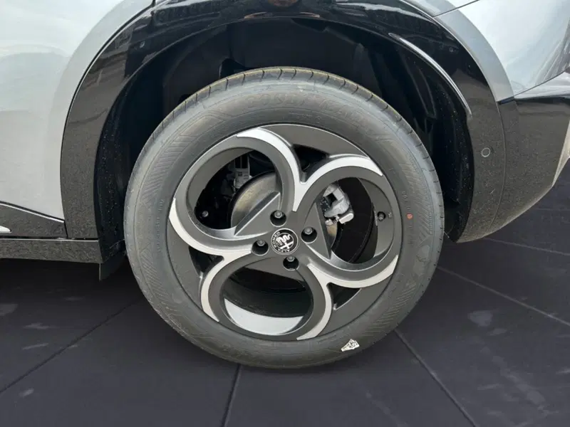 Alfa Romeo Junior nuova a Verona (7)