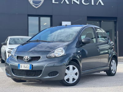 Toyota Aygo 1.0 12V VVT-i 5 porte Deep Ocean Connect del 2011 usata a Matera
