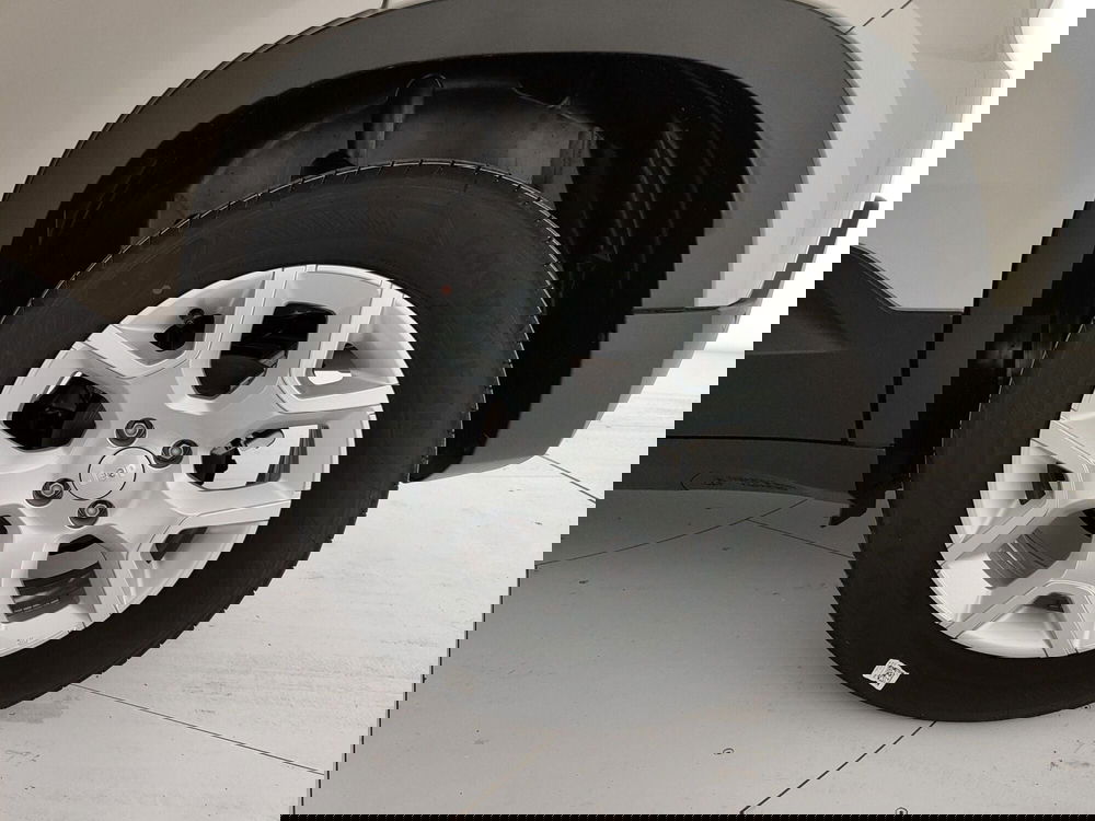 Jeep Avenger nuova a Caserta (11)