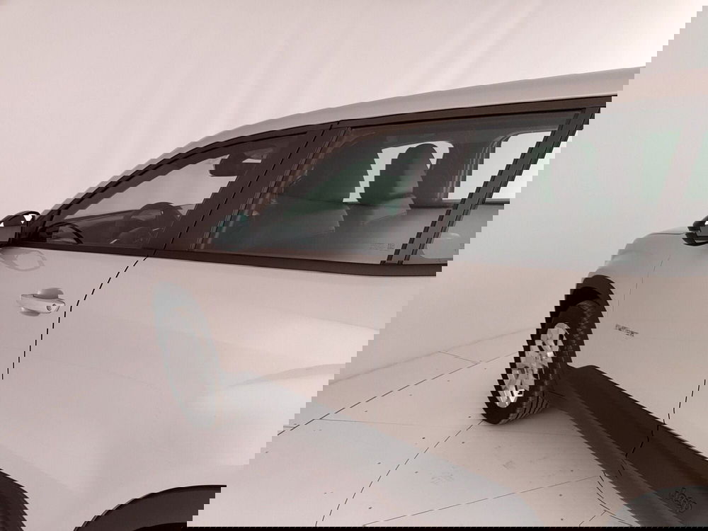 Jeep Avenger nuova a Caserta (12)