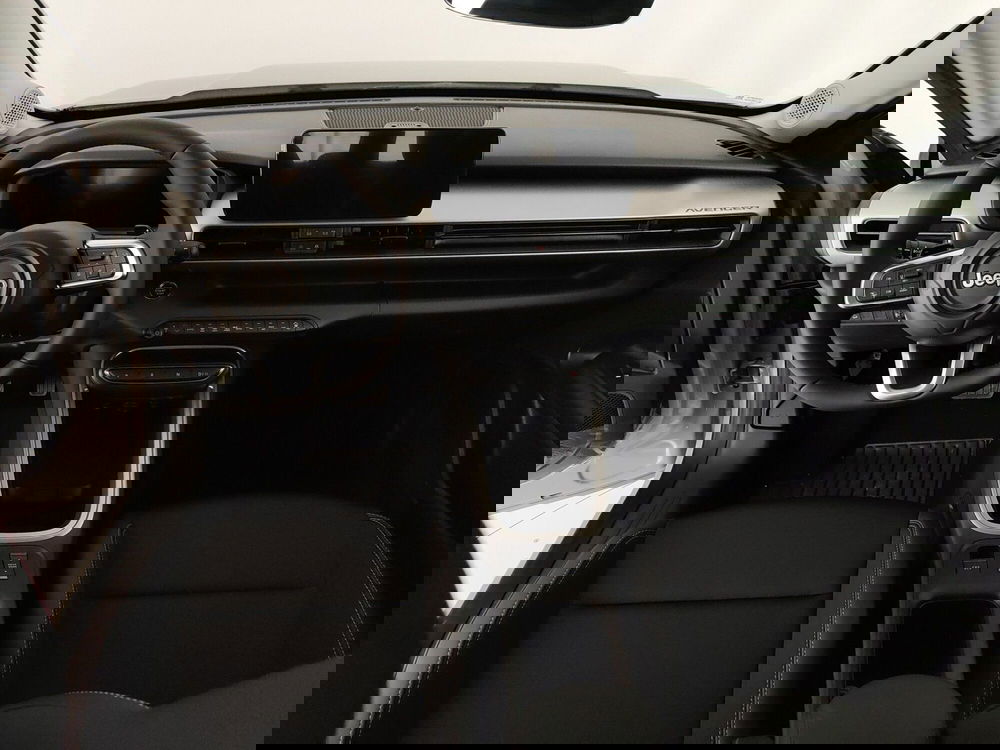 Jeep Avenger nuova a Caserta (15)