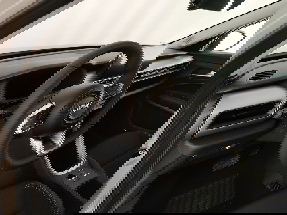 Jeep Avenger nuova a Caserta (20)