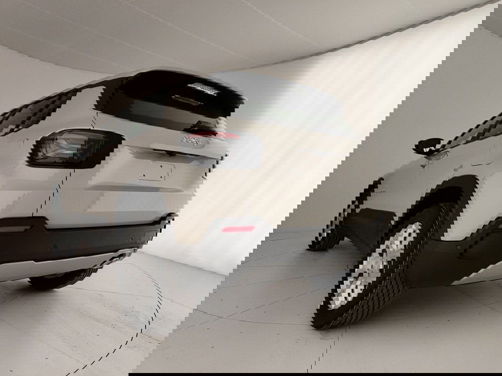 Jeep Avenger nuova a Caserta (9)